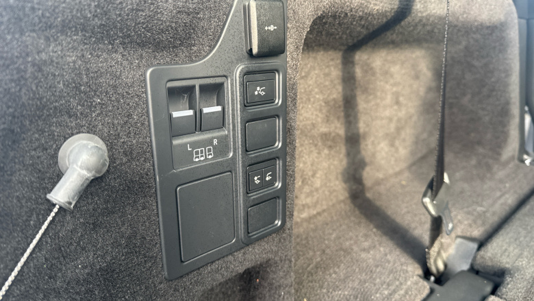 Land Rover Discovery 3.0 D300 Dynamic HSE 5dr Auto Diesel Station Wagon